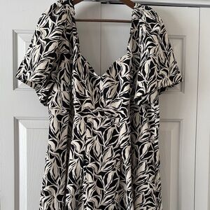 Black and White Leaf Print Dress‎